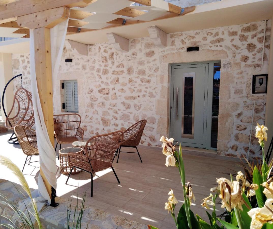 Mangata Suites Homes With Private Pools Spartokhórion Esterno foto
